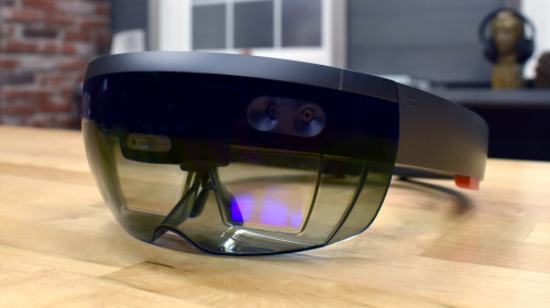 Microsoft    HoloLens